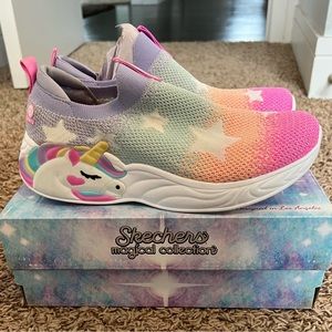 NIB Skechers size 4 big kid light up slip on